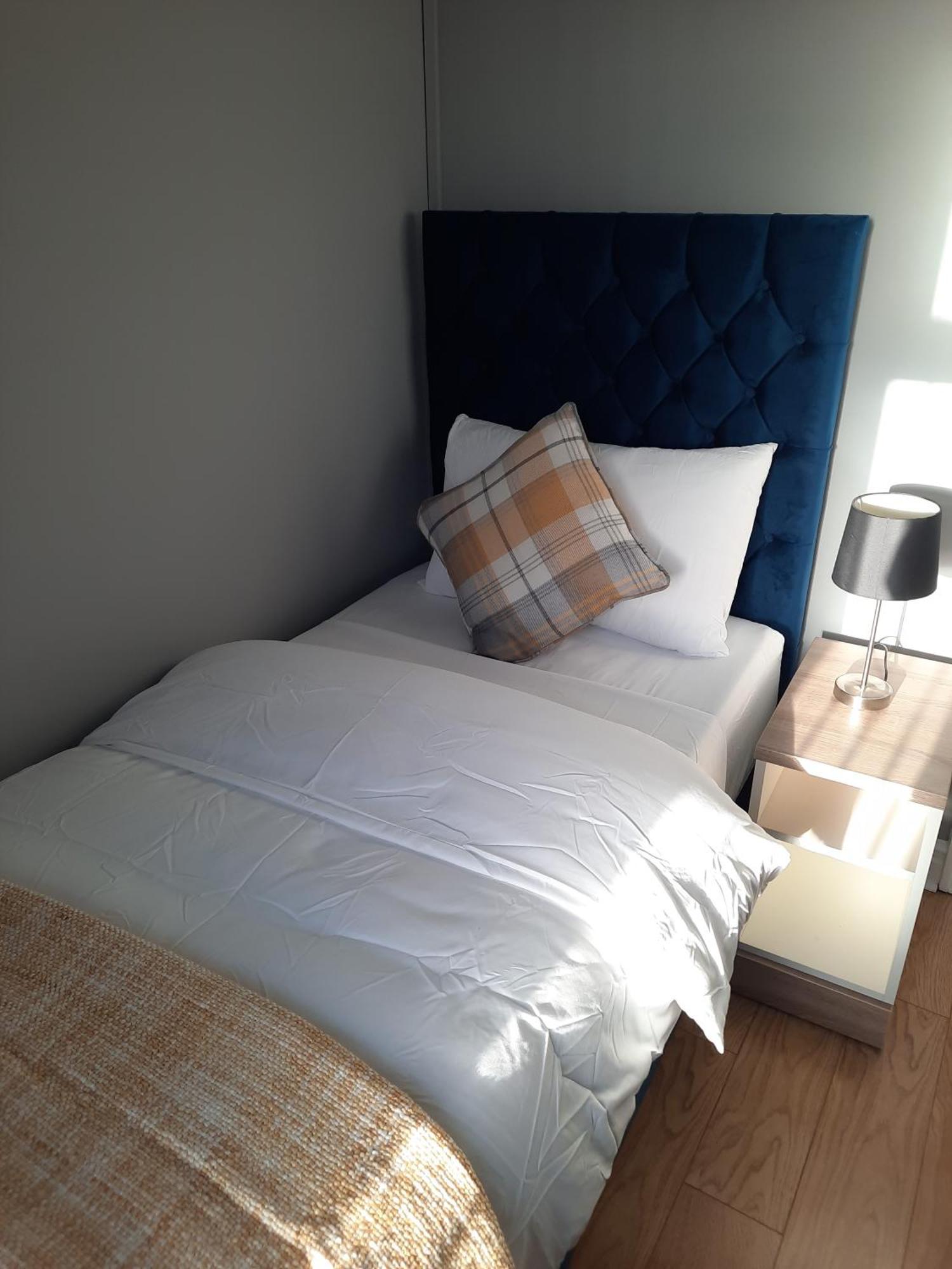 Budget Rooms - 9 East Grange Drive ลีดส์ ภายนอก รูปภาพ